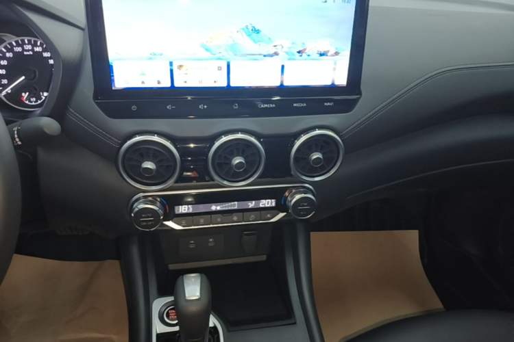 Used Nissan Sylphy 2026 Model 1.6L CVT Enjoyment Edition Audio And AC Panel
