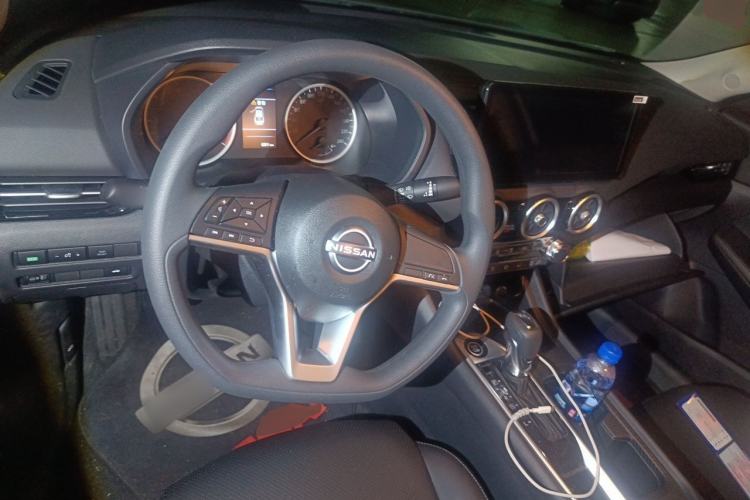 Used Nissan Sylphy 2026 Model 1.6L CVT Worry-Free Edition Center Console