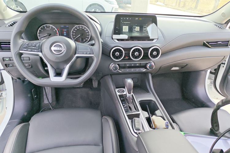 Used Nissan Sylphy 2026 Model 1.6L CVT Genuine Edition Center Console