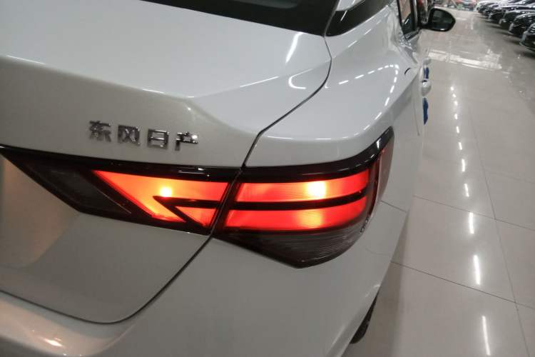 Used Nissan Sylphy 2026 Model 1.6L CVT Genuine Edition Exterior 3