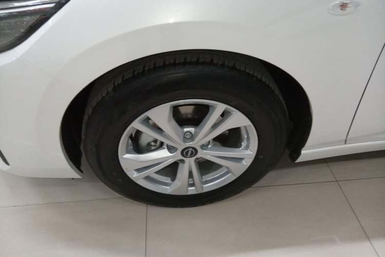 Used Nissan Sylphy 2026 Model 1.6L CVT Genuine Edition Exterior 4