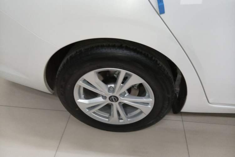 Used Nissan Sylphy 2026 Model 1.6L CVT Genuine Edition Exterior 5