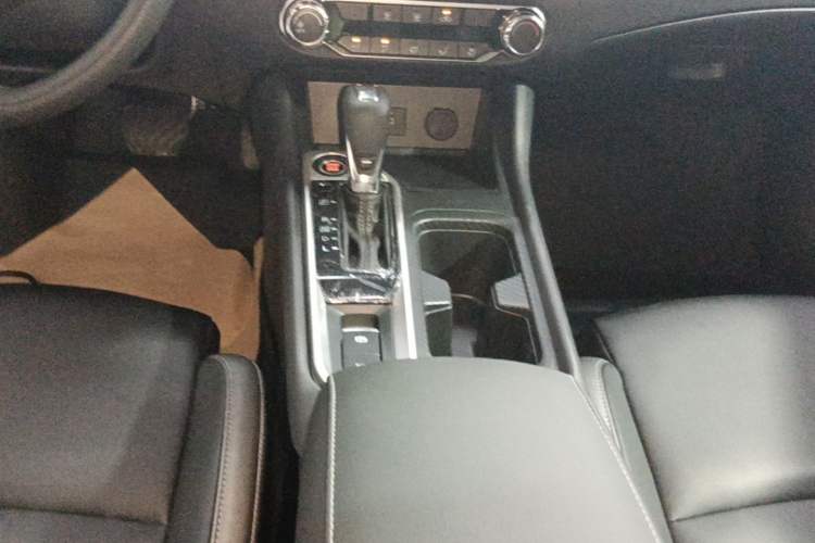 Used Nissan Sylphy 2026 Model 1.6L CVT Genuine Edition Gear Lever