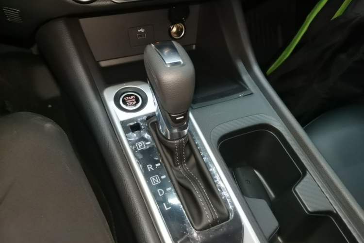 Used Nissan Sylphy 2026 Model 1.6L CVT Genuine Edition Gear Lever
