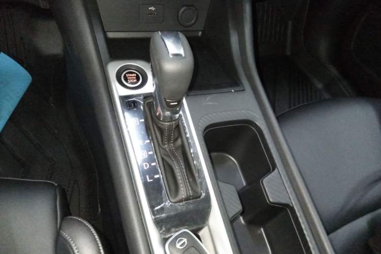 Used Nissan Sylphy 2026 Model 1.6L CVT Genuine Edition Gear Lever