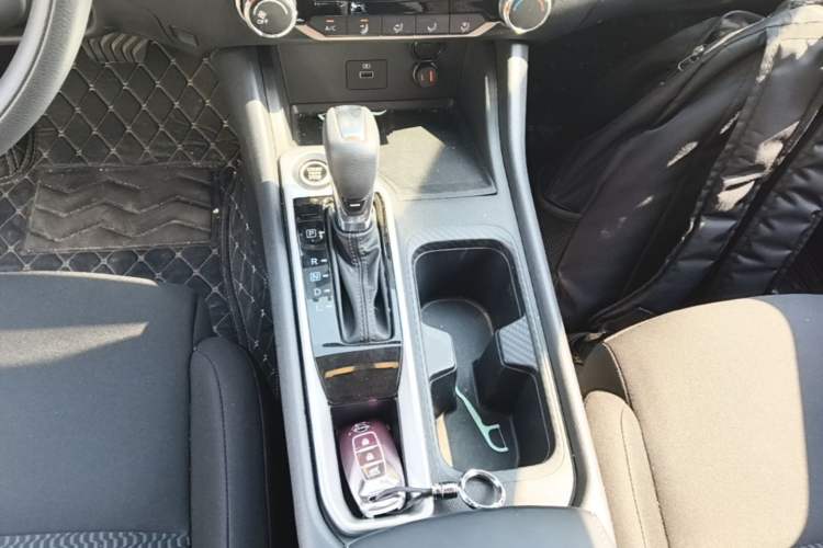 Used Nissan Sylphy 2026 Model 1.6L CVT Worry-Free Edition Gear Lever