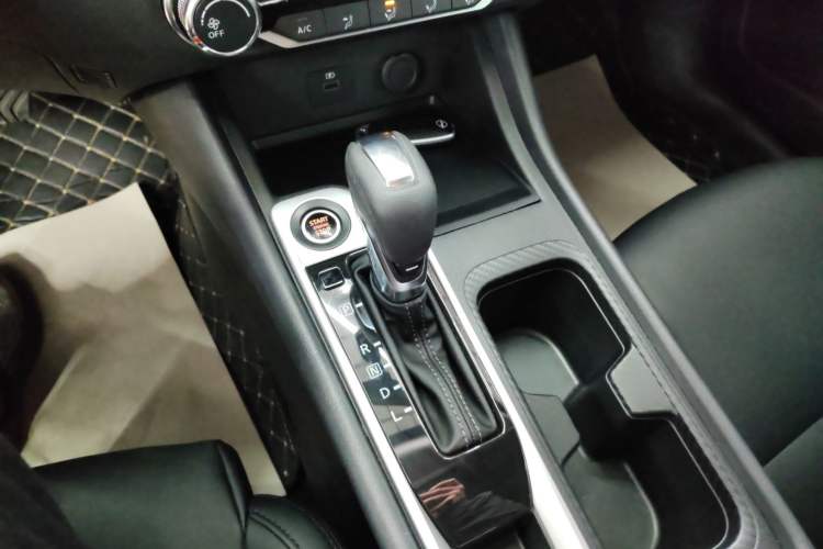 Used Nissan Sylphy 2026 Model 1.6L CVT Worry-Free Edition Gear Lever