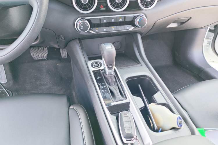 Used Nissan Sylphy 2026 Model 1.6L CVT Genuine Edition Gear Lever