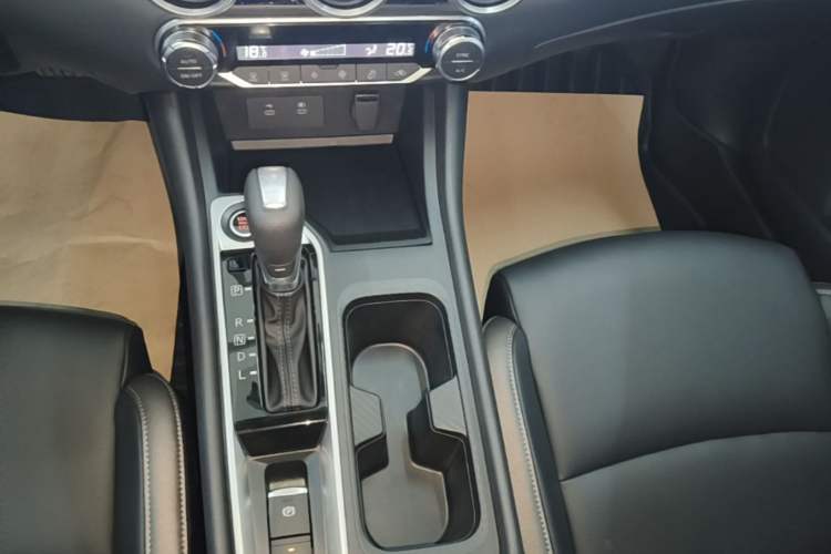 Used Nissan Sylphy 2026 Model 1.6L CVT Enjoyment Edition Gear Lever