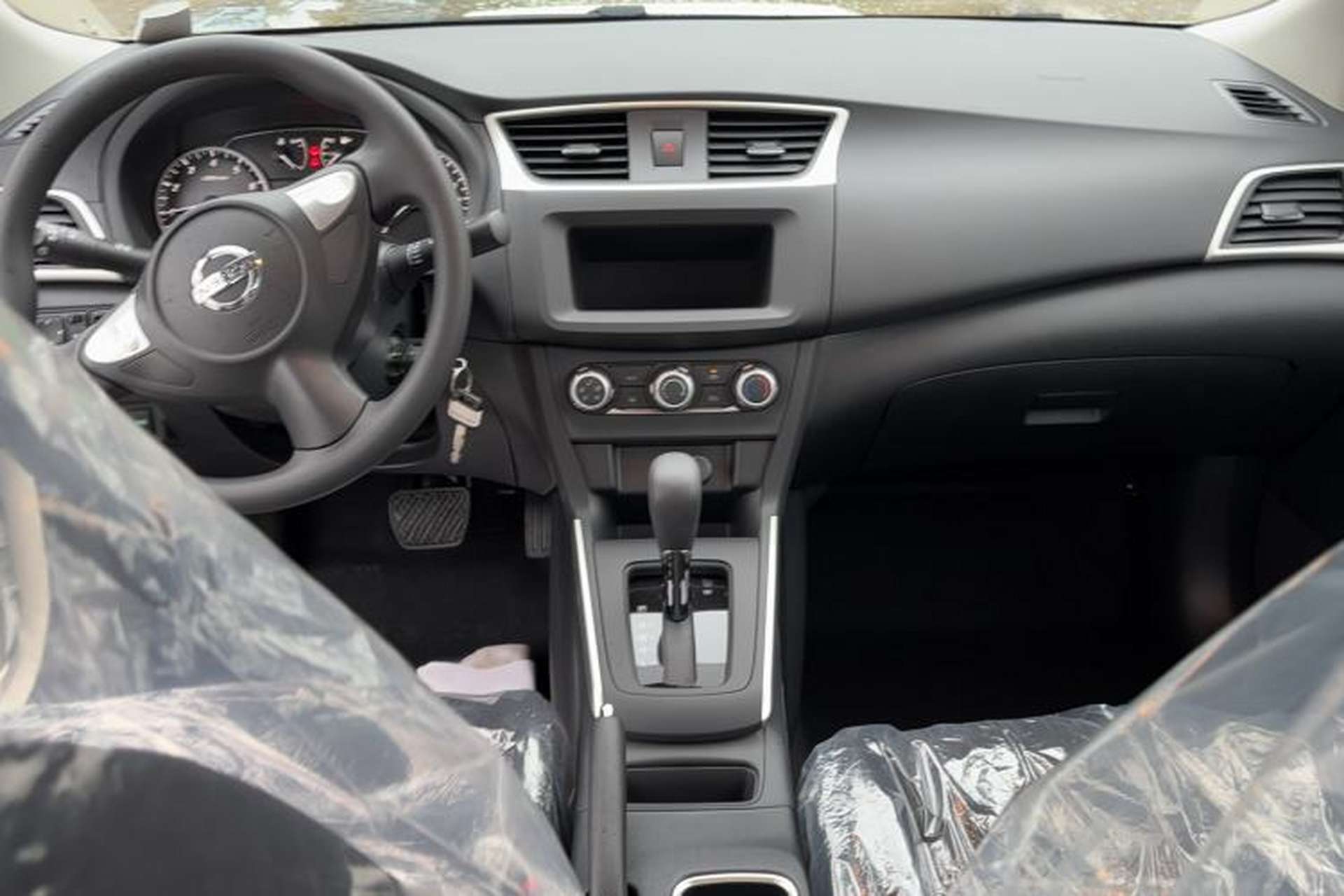Used Nissan Sylphy 2026 Classic 1.6L CVT XE Comfort Sunroof Edition Interior 3