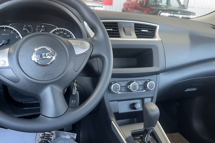 Used Nissan Sylphy 2026 Classic 1.6L CVT XE Comfort Sunroof Edition Interior 3