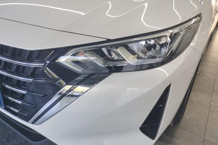 Used Nissan Sylphy 2026 Model 1.6L CVT Worry-Free Edition Left Front Headlight