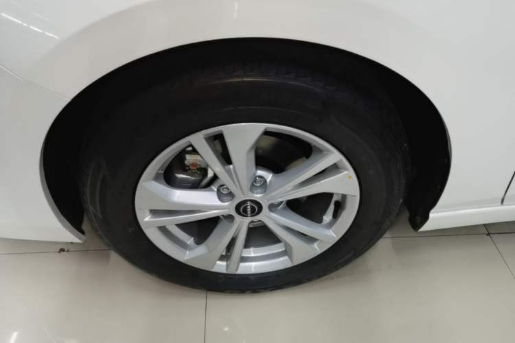 Used Nissan Sylphy 2026 Model 1.6L CVT Genuine Edition Left Front Wheel Hub