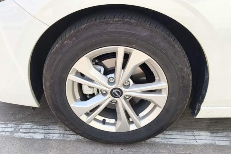 Used Nissan Sylphy 2026 Model 1.6L CVT Worry-Free Edition Left Front Wheel Hub