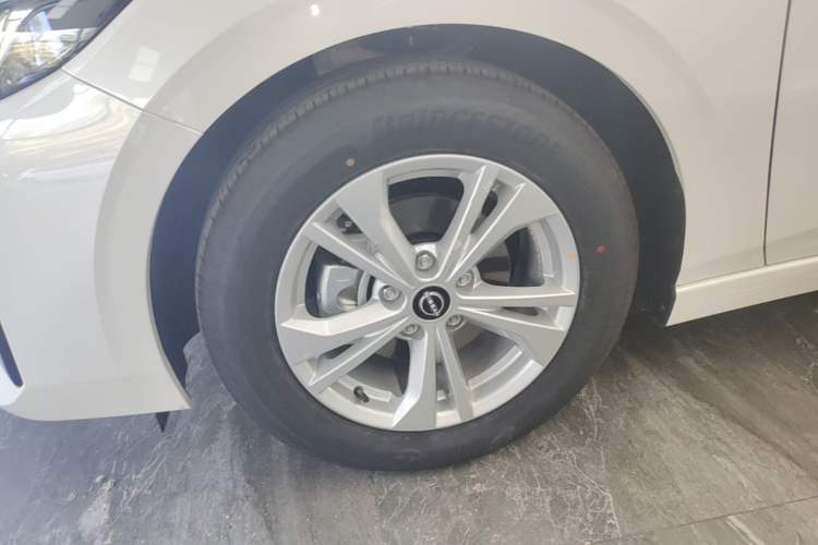 Used Nissan Sylphy 2026 Model 1.6L CVT Worry-Free Edition Left Front Wheel Hub