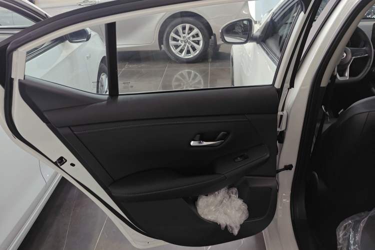 Used Nissan Sylphy 2026 Model 1.6L CVT Enjoyment Edition Left Rear Door Interior