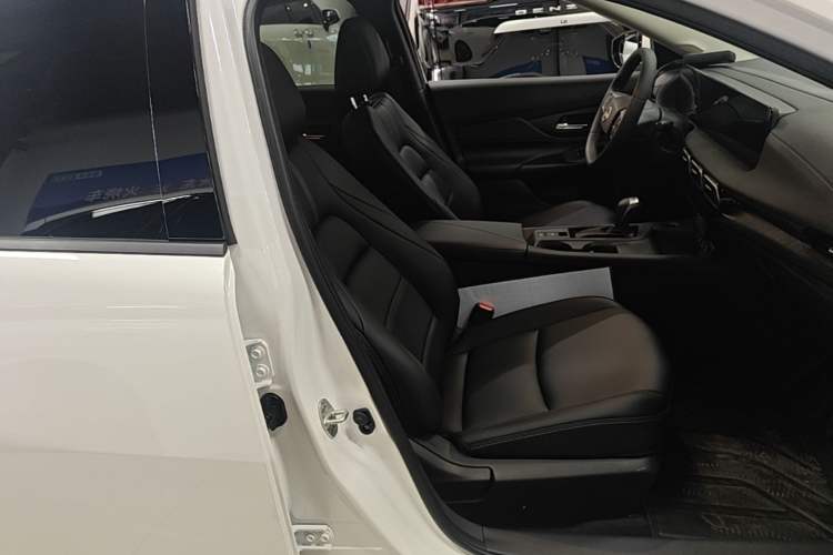 Used Nissan Sylphy 2026 Basic Model Right Front Seat