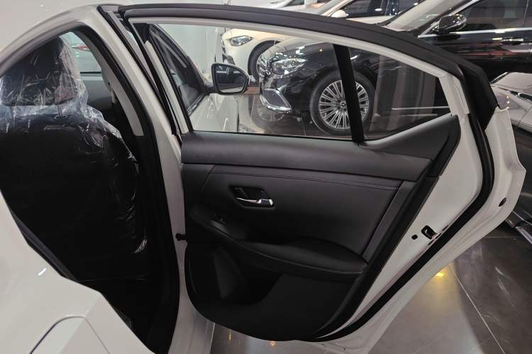 Used Nissan Sylphy 2026 Model 1.6L CVT Enjoyment Edition Right Rear Door Interior