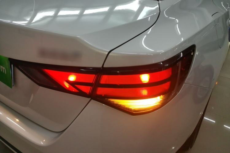 Used Nissan Sylphy 2026 Model 1.6L CVT Genuine Edition Right Rear Taillight