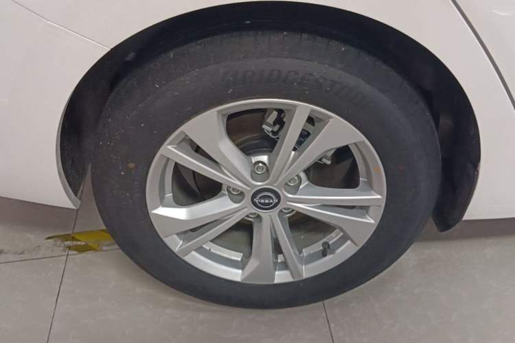 Used Nissan Sylphy 2026 Model 1.6L CVT Genuine Edition Right Rear Wheel Hub