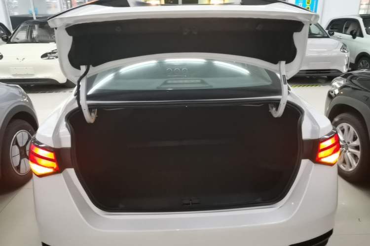 Used Nissan Sylphy 2026 Model 1.6L CVT Genuine Edition Trunk