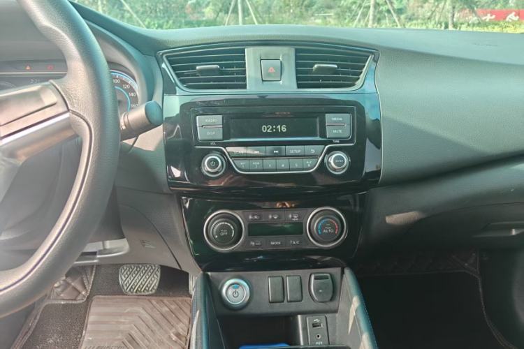 Used Nissan Sylphy EV 2018 Comfort Edition Customized Version Interior 5
