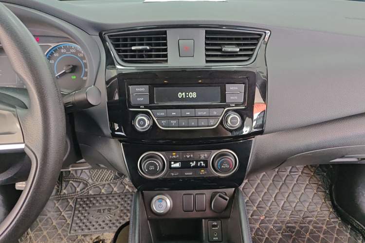 Used Nissan Sylphy EV 2018 Smart Edition Custom Version Audio And AC Panel