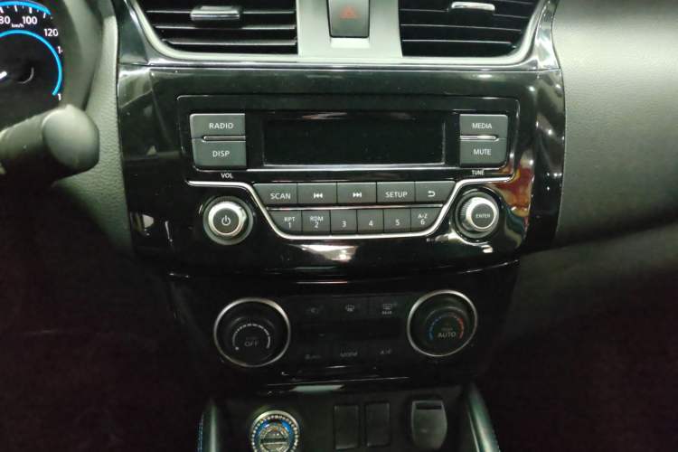 Used Nissan Sylphy EV  Audio And AC Panel