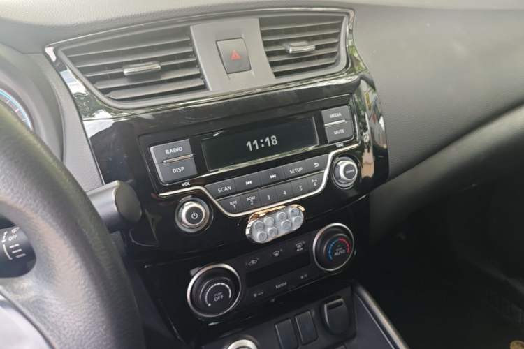 Used Nissan Sylphy EV 2018 Smart Edition Custom Version Audio And AC Panel