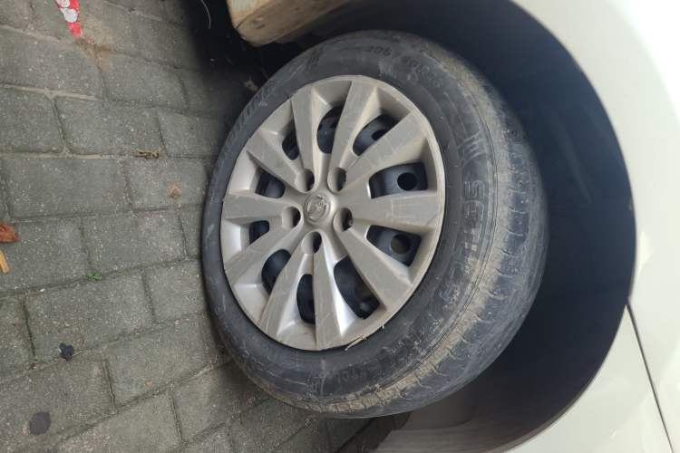 Used Nissan Sylphy EV 2018 Smart Edition Custom Version Right Front Wheel Hub