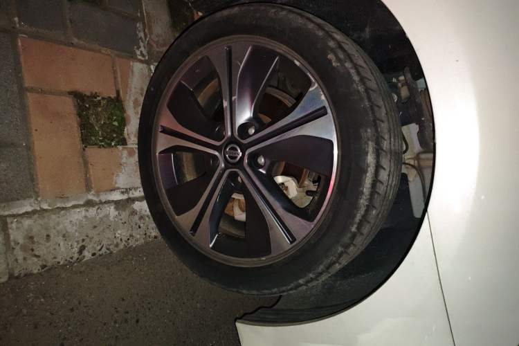 Used Nissan Sylphy EV 2018 ZhiZun Edition Right Front Wheel Hub