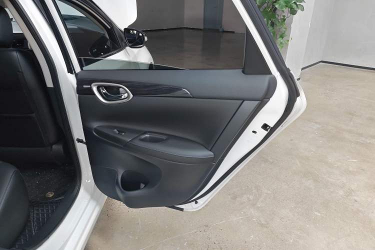 Used Nissan Sylphy EV 2018 ZhiZun Edition Right Rear Door Interior