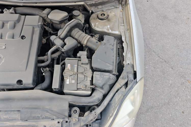 Used Nissan Teana 2004 230JK Engine Bay Left