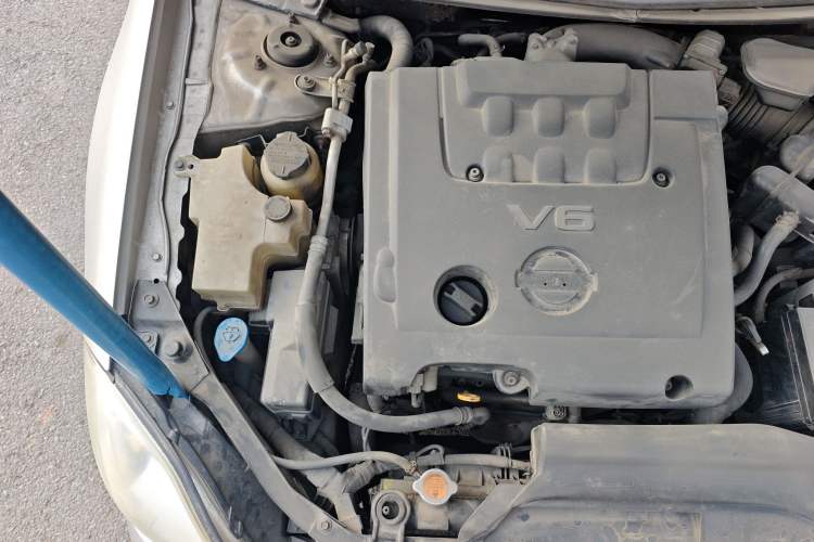 Used Nissan Teana 2004 230JK Engine Bay Right