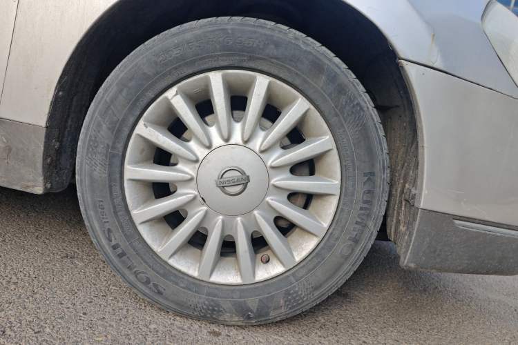 Used Nissan Teana 2004 230JK Right Front Wheel Hub