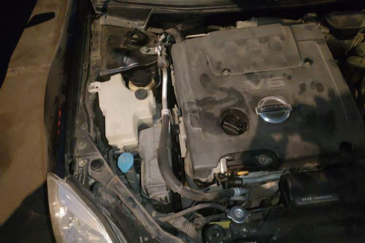 Used Nissan Teana 2006 230JK 2nd Anniversary Edition Engine Bay Right