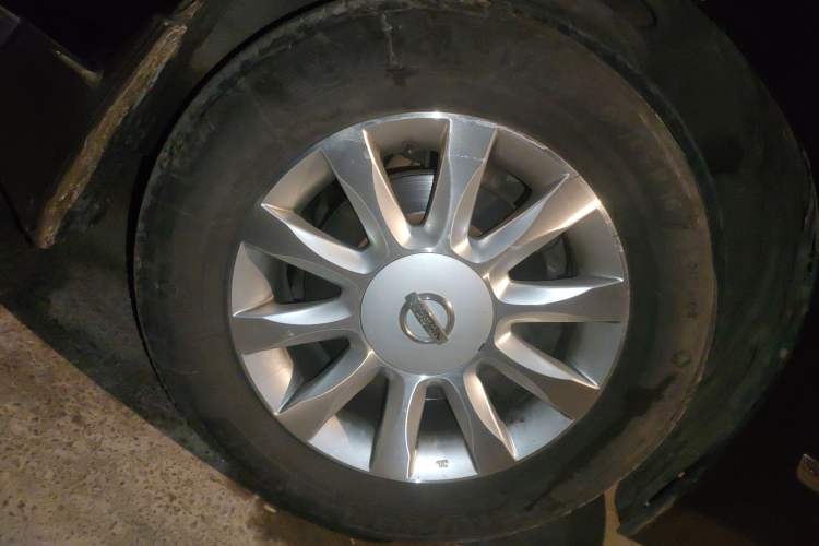 Used Nissan Teana 2006 230JK 2nd Anniversary Edition Right Front Wheel Hub