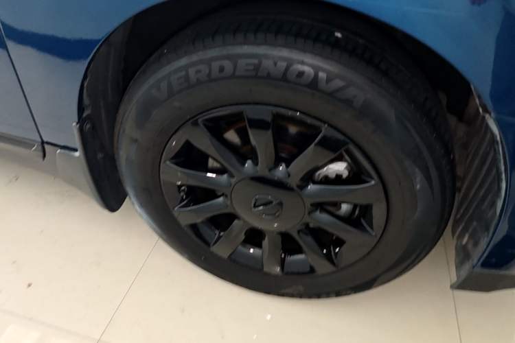 Used Nissan Teana 2006 230JK-S Comfort Sunroof Right Front Wheel Hub