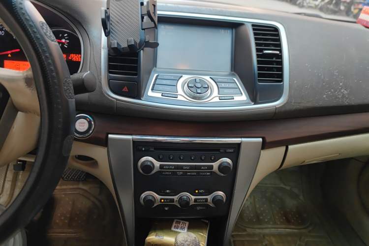 Used Nissan Teana 2008 Duke 2.5L XV Luxury Edition Audio And AC Panel