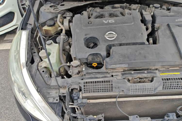 Used Nissan Teana 2008 Duke 2.5L XV Luxury Edition Engine Bay Right