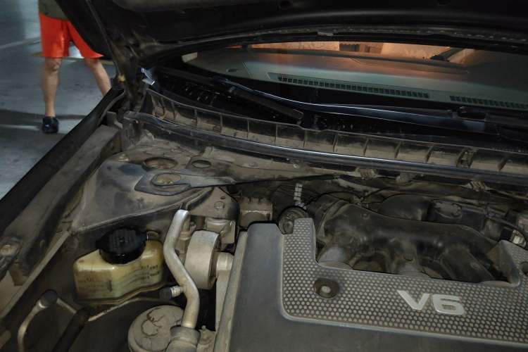 Used Nissan Teana 2008 Duke 2.5L XV Luxury Edition Engine Bay Right