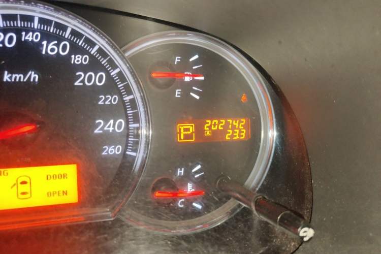 Used Nissan Teana 2008 2.5L XL Leading Edition Odometer Close Up