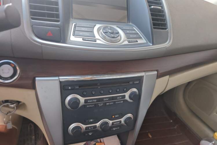 Used Nissan Teana 2009 Duke 2.5L XV VIP Deluxe Edition Audio And AC Panel