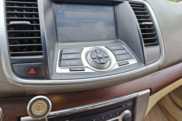 Used Nissan Teana 2009 Duke 2.5L XV VIP Deluxe Edition Audio And AC Panel