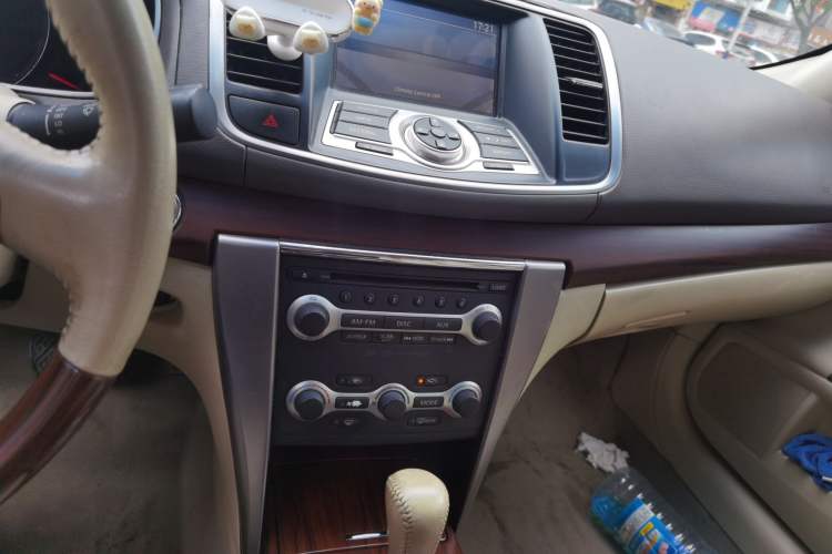 Used Nissan Teana 2009 Duke 2.5L XV VIP Deluxe Edition Audio And AC Panel