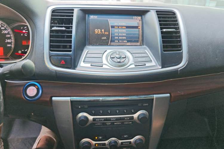 Used Nissan Teana 2009 Duke 2.5L XV VIP Deluxe Edition Audio And AC Panel