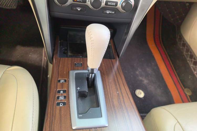 Used Nissan Teana 2009 Duke 2.5L XV VIP Deluxe Edition Gear Lever