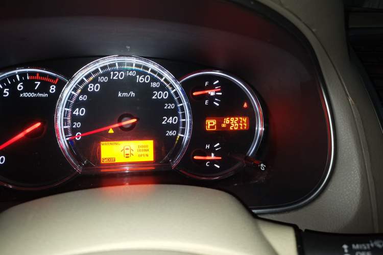 Used Nissan Teana 2009 Duke 2.5L XV VIP Deluxe Edition Odometer Close Up