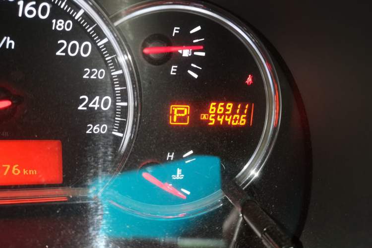 Used Nissan Teana 2009 Duke 2.5L XV VIP Deluxe Edition Odometer Close Up