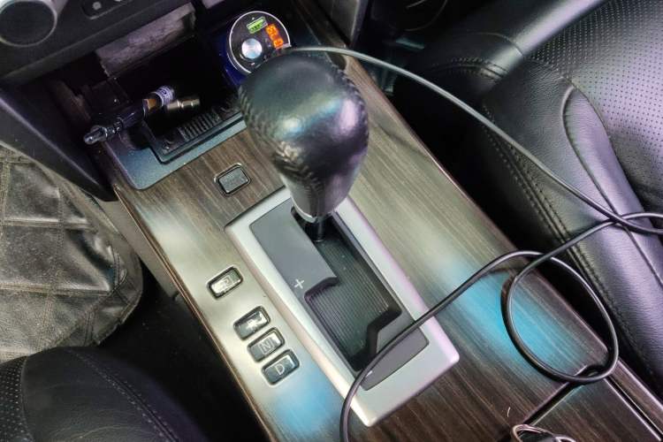 Used Nissan Teana 2009 Duke 2.5L XV VIP Deluxe Edition Gear Lever